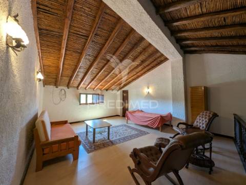 Quinta t5 tradicional em pisa barro de baixo. 2 casas sob 1 telhado + garagem muito grande
