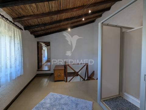 Quinta t5 tradicional em pisa barro de baixo. 2 casas sob 1 telhado + garagem muito grande