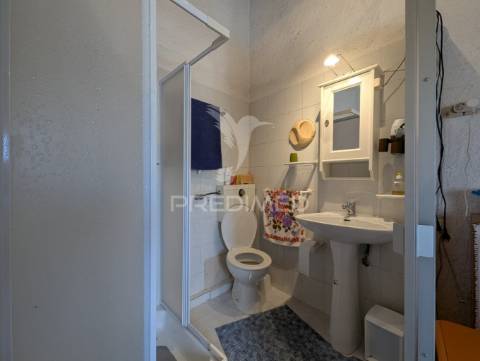 Quinta t5 tradicional em pisa barro de baixo. 2 casas sob 1 telhado + garagem muito grande