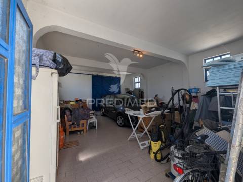 Quinta t5 tradicional em pisa barro de baixo. 2 casas sob 1 telhado + garagem muito grande