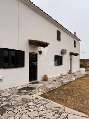 Quinta t5 tradicional em pisa barro de baixo. 2 casas sob 1 telhado + garagem muito grande