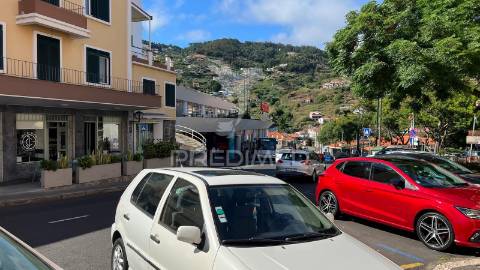 Loja á venda no centro do caniço - ilha da madeira