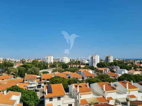 Arrenda-se t2 com magnífica vista mar em oeiras, lisboa