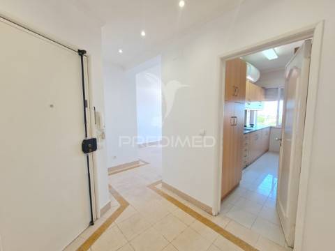 Arrenda-se t2 com magnífica vista mar em oeiras, lisboa
