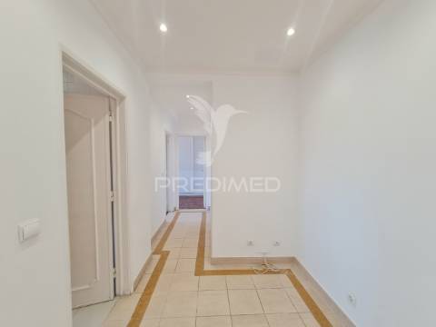 Arrenda-se t2 com magnífica vista mar em oeiras, lisboa