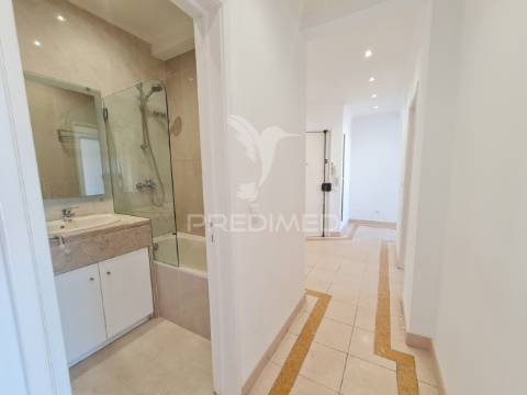 Arrenda-se t2 com magnífica vista mar em oeiras, lisboa