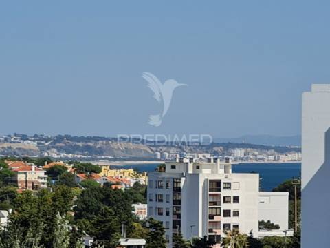 Arrenda-se t2 com magnífica vista mar em oeiras, lisboa