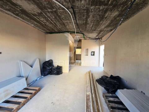 Moradia geminada t3 em gaveto, na quinta do conde