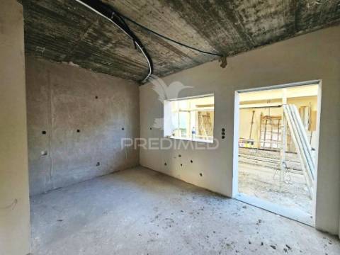 Moradia geminada t3 em gaveto, na quinta do conde