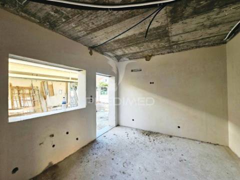 Moradia geminada t3 em gaveto, na quinta do conde
