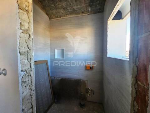 Moradia geminada t3 em gaveto, na quinta do conde