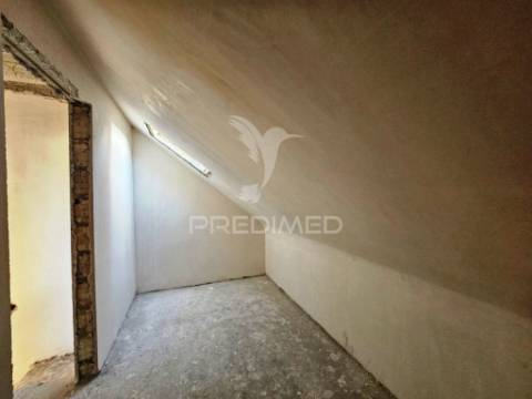 Moradia geminada t3 em gaveto, na quinta do conde