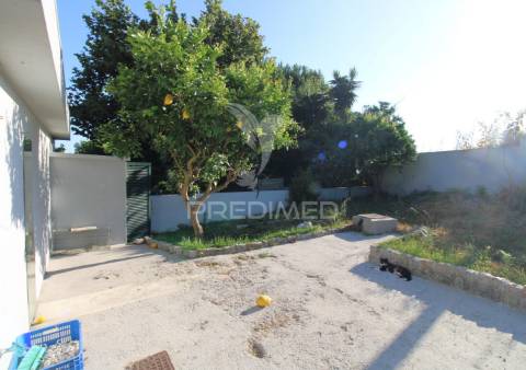 Andar moradia t2, varanda, box e jardim privado em guilhabreu