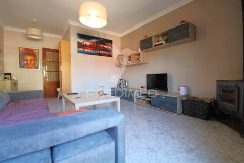 Andar moradia t2, varanda, box e jardim privado em guilhabreu