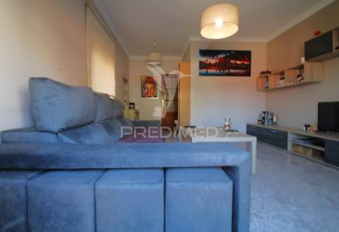 Andar moradia t2, varanda, box e jardim privado em guilhabreu