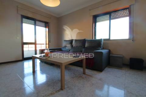 Andar moradia t2, varanda, box e jardim privado em guilhabreu