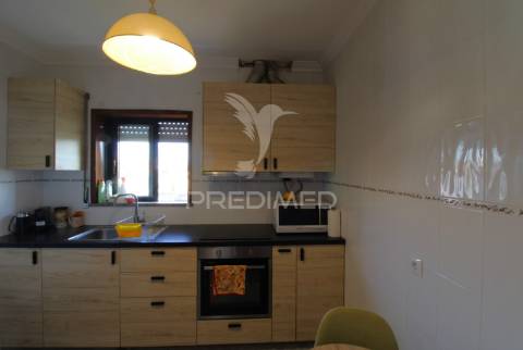 Andar moradia t2, varanda, box e jardim privado em guilhabreu