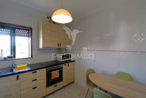 Andar moradia t2, varanda, box e jardim privado em guilhabreu