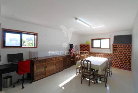 Andar moradia t2, varanda, box e jardim privado em guilhabreu
