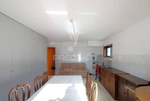 Andar moradia t2, varanda, box e jardim privado em guilhabreu