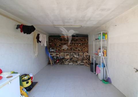Andar moradia t2, varanda, box e jardim privado em guilhabreu