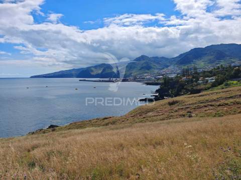 Terreno com vista mar na prestigiada zona da rochinha, caniçal