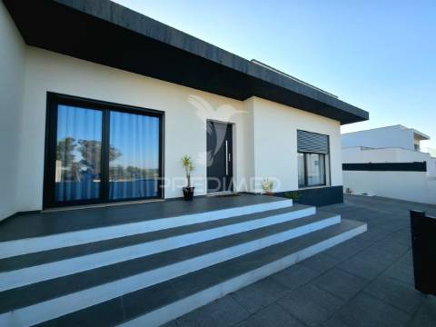 Moradia t2 com piscina