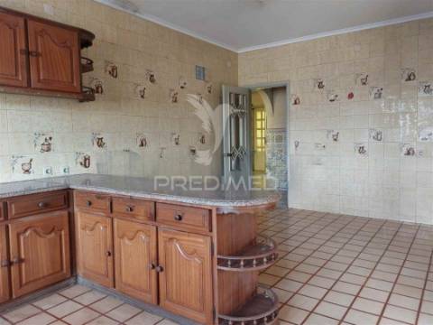 Moradia t4 com anexos e armazém | vila maior, canedo