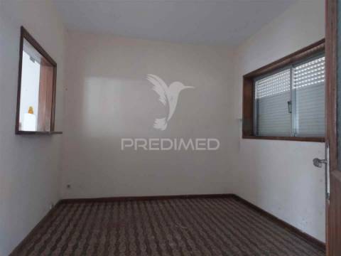 Moradia t4 com anexos e armazém | vila maior, canedo