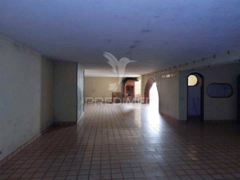 Moradia t4 com anexos e armazém | vila maior, canedo