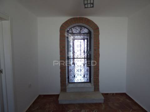 Casinha típica alentejana t4 totalmente remodelada com quintal -pias