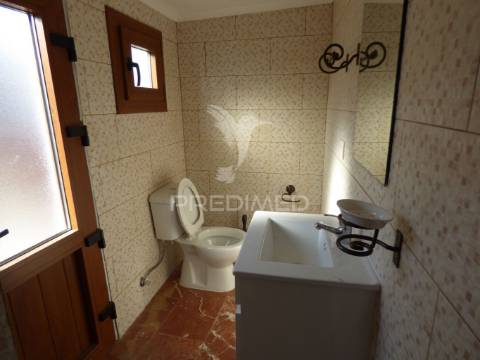 Casinha típica alentejana t4 totalmente remodelada com quintal -pias