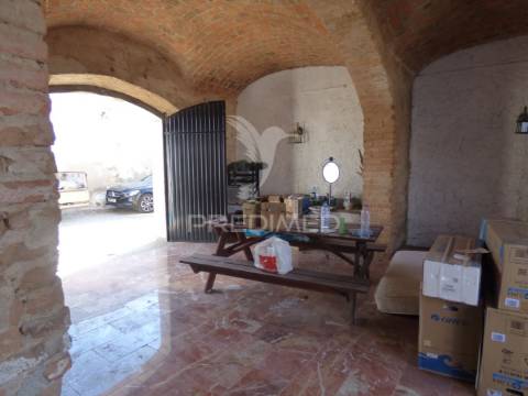 Casinha típica alentejana t4 totalmente remodelada com quintal -pias