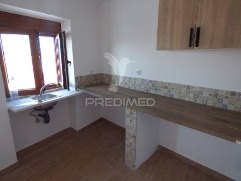 Casinha típica alentejana t4 totalmente remodelada com quintal -pias