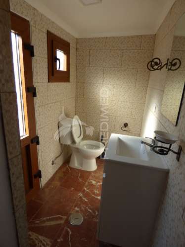 Casinha típica alentejana t4 totalmente remodelada com quintal -pias