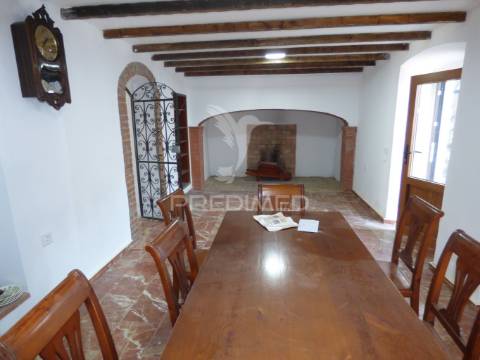 Casinha típica alentejana t4 totalmente remodelada com quintal -pias
