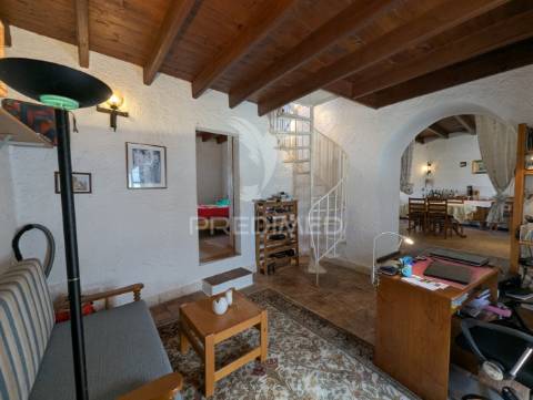Quinta t5 tradicional em pisa barro de baixo. 2 casas sob 1 telhado + garagem muito grande