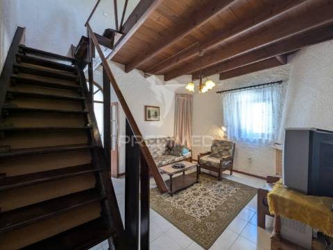 Quinta t5 tradicional em pisa barro de baixo. 2 casas sob 1 telhado + garagem muito grande