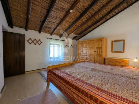 Quinta t5 tradicional em pisa barro de baixo. 2 casas sob 1 telhado + garagem muito grande
