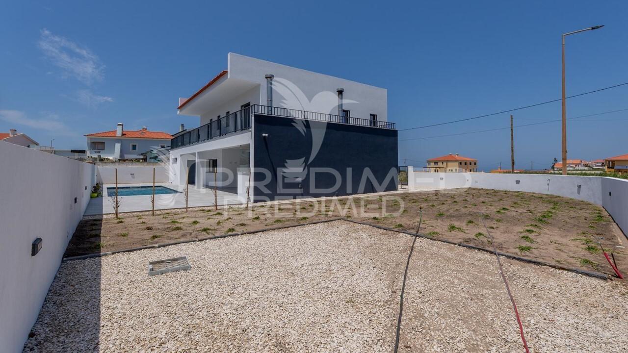 Moradia moderna t3+1 a 50 metros da praia, com vista para o oceano atlântico