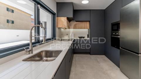 Moradia moderna t3+1 a 50 metros da praia, com vista para o oceano atlântico