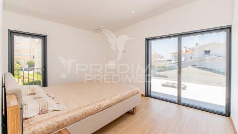 Moradia moderna t3+1 a 50 metros da praia, com vista para o oceano atlântico