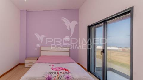 Moradia moderna t3+1 a 50 metros da praia, com vista para o oceano atlântico