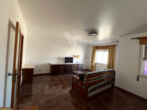 Apartamento t3 em bairro familiar de sines