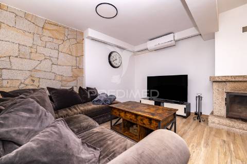 Moradia t2 remodelada (amares centro)