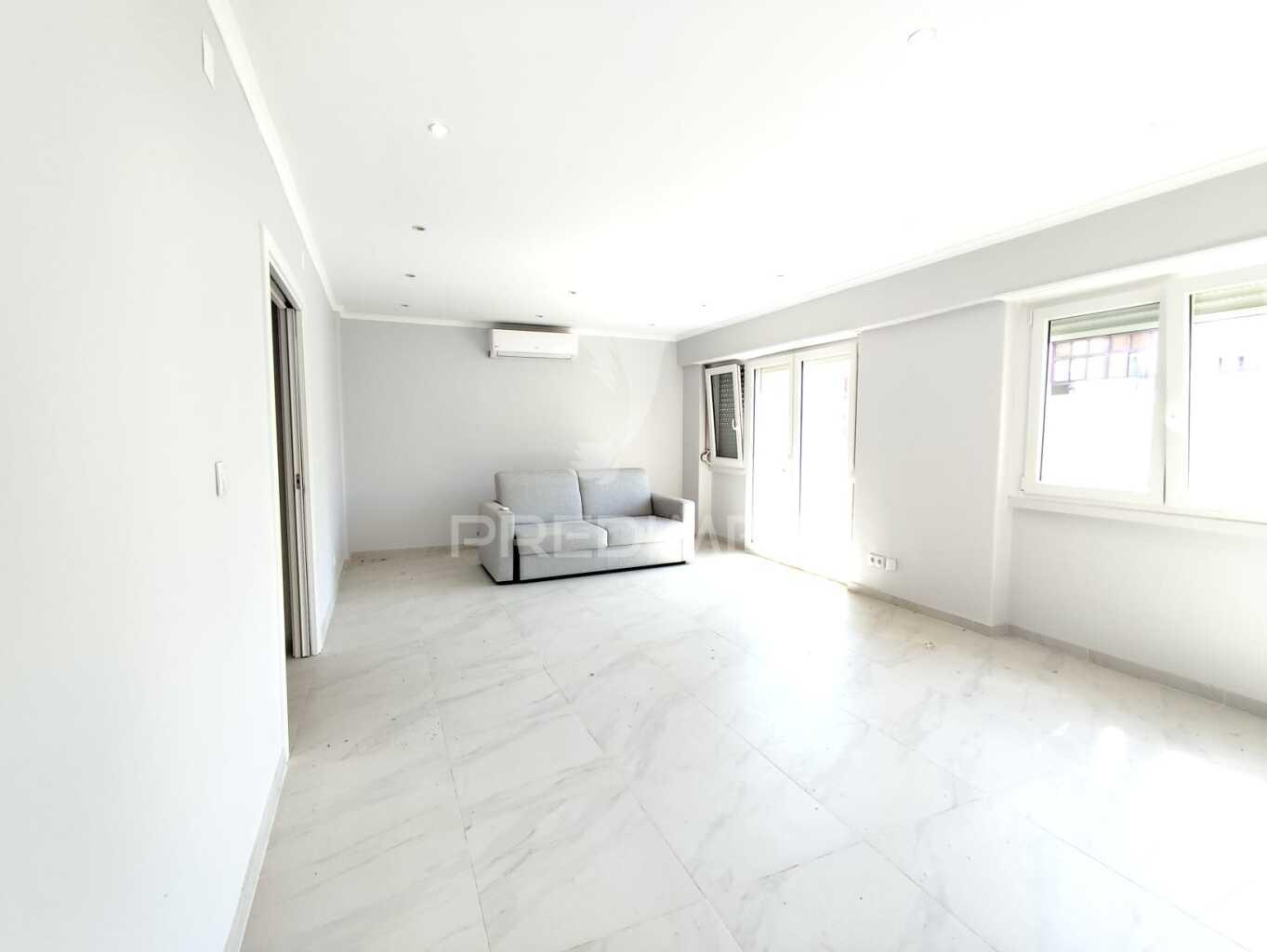 Apartamento t3 convertido em t2 em benfica