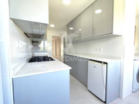 Apartamento t3 convertido em t2 em benfica