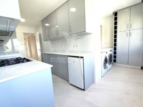 Apartamento t3 convertido em t2 em benfica