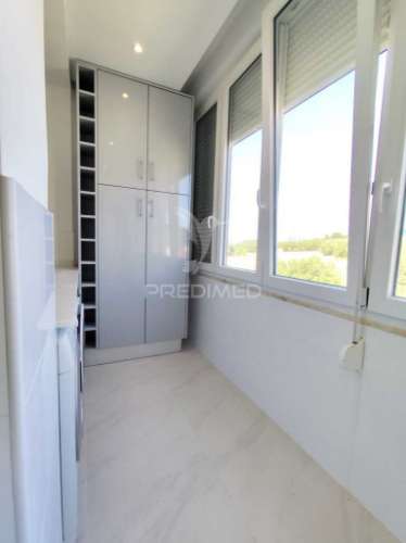 Apartamento t3 convertido em t2 em benfica