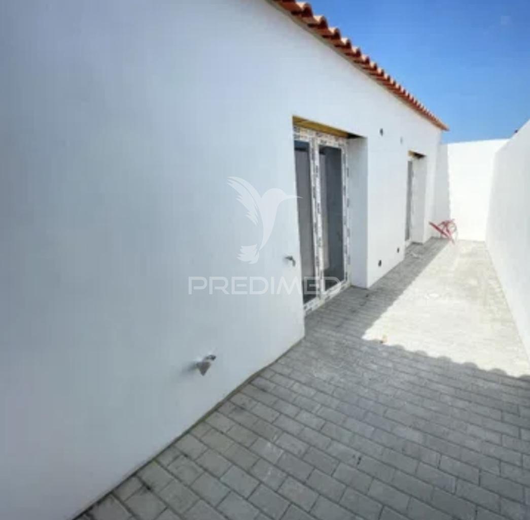 Oportunidade única! moradia t2 moderna com suíte, garagem e logradouro – a 10 minutos das 
<!DOCTYPE html>
<html lang=